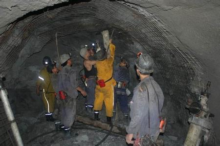 天柱工程爆破中的危险因素分析以及应对工程爆破危险的措施