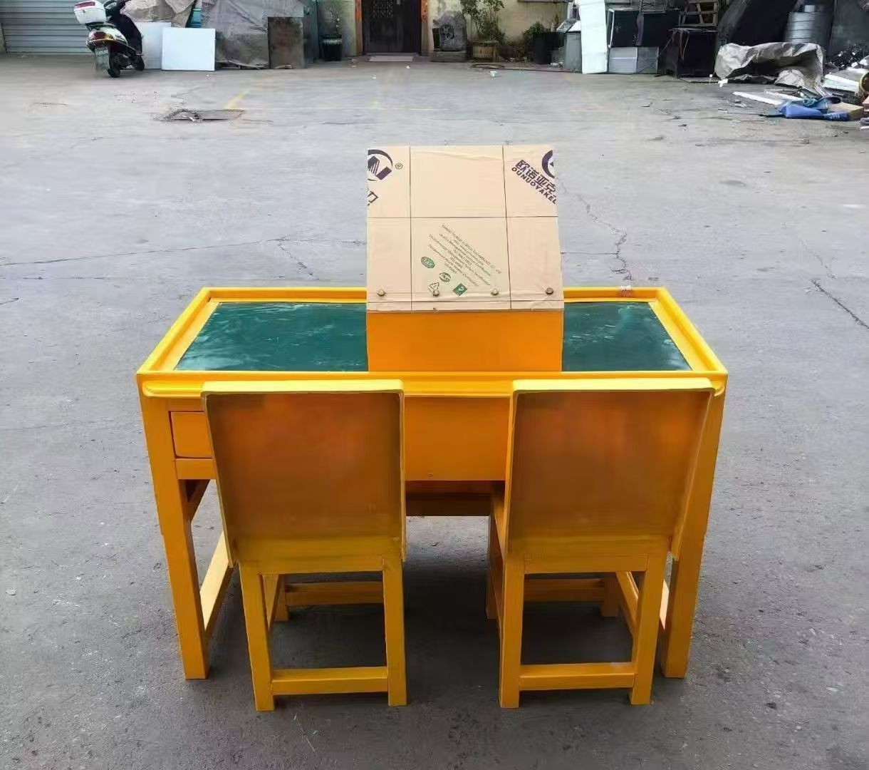 天柱防静电导通桌井下煤矿火工品发放桌：危险品流转的安全守护者